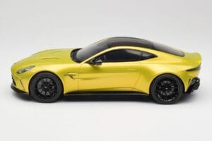 Aston Martin Vantage Cosmopolitan Yellow GT Spirit 1:18 GT514 Hars — afbeelding 3 van 6