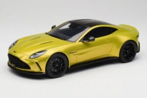 Aston Martin Vantage Cosmopolitan Yellow GT Spirit 1:18 GT514 Hars