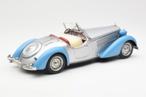 Audi 225 Front Roadster Blauw Zilver CMC 1:18 M-075B Metaal — afbeelding 2 van 6