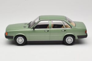 Audi 80 B2 Groen MCG 1:18 MCG18525 Metaal — afbeelding 3 van 6