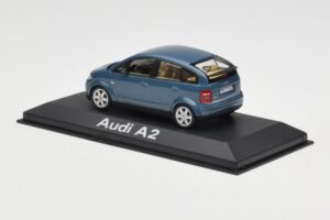 Audi A2 Blue Metallic Minichamps 1:43 20022200748005 Metaal — afbeelding 3 van 4