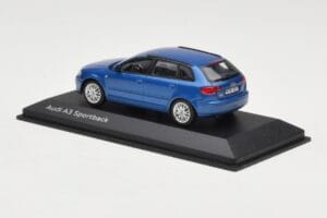 Audi A3 8P Sportback Mauritius Blue Minichamps 1:43 5010403033 Metaal — afbeelding 3 van 4