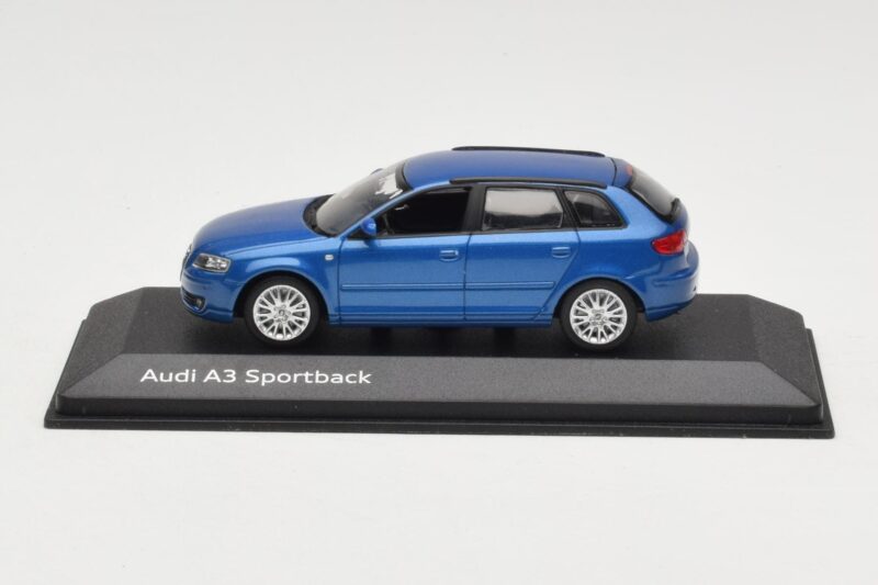 Audi A3 8P Sportback Mauritius Blue Minichamps 1:43 5010403033 Metaal
