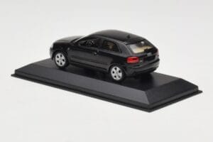 Audi A3 8P Black Metallic Minichamps 1:43 12000 Metaal — afbeelding 3 van 4
