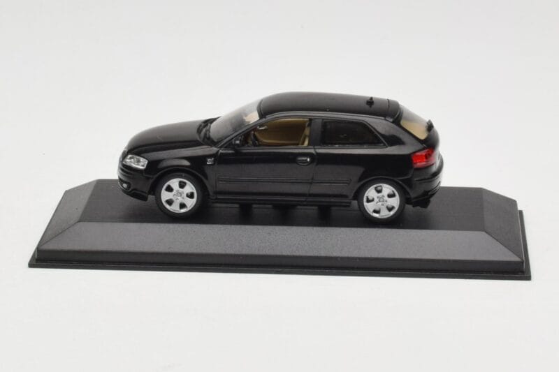 Audi A3 8P Black Metallic Minichamps 1:43 12000 Metaal
