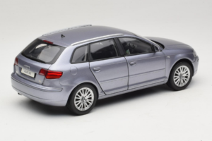 Audi A3 8P Sportback Light Blue Metallic Kyosho 1:18 5010403025 Metaal — afbeelding 3 van 8