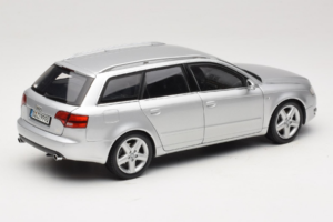 Audi A4 B7 3.2 Quattro Avant Zilver Minichamps 1:18 5010404215 Metaal — afbeelding 3 van 8