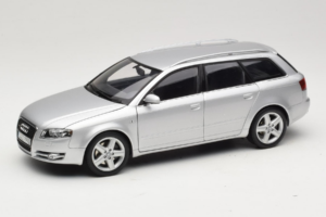 Audi A4 B7 3.2 Quattro Avant Zilver Minichamps 1:18 5010404215 Metaal