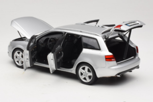 Audi A4 B7 3.2 Quattro Avant Zilver Minichamps 1:18 5010404215 Metaal — afbeelding 5 van 8