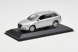Audi A4 B7 Avant Zilver Minichamps 1:43 AUDI009 Metaal — afbeelding 2 van 4