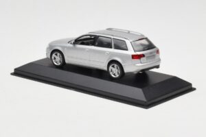 Audi A4 B7 Avant Zilver Minichamps 1:43 AUDI009 Metaal — afbeelding 3 van 4