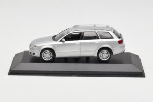 Audi A4 B7 Avant Zilver Minichamps 1:43 AUDI009 Metaal