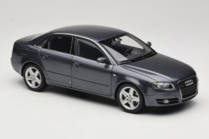 Audi A4 B7 Grijs Metallic Minichamps 1:18 100014400 Metaal — afbeelding 6 van 8