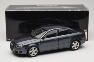 Audi A4 B7 Grijs Metallic Minichamps 1:18 100014400 Metaal — afbeelding 8 van 8