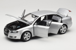 Audi A4 B7 Zilver Minichamps 1:18 100014402 Metaal — afbeelding 2 van 8