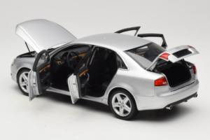Audi A4 B7 Zilver Minichamps 1:18 100014402 Metaal — afbeelding 5 van 8