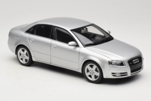 Audi A4 B7 Zilver Minichamps 1:18 100014402 Metaal — afbeelding 6 van 8