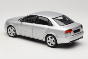 Audi A4 B7 Zilver Minichamps 1:18 100014402 Metaal — afbeelding 7 van 8
