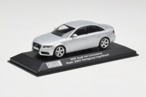 Audi A4 B8 3.2 Quattro Ice Zilver Minichamps 1:43 5010704113 Metaal — afbeelding 2 van 4