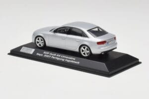 Audi A4 B8 3.2 Quattro Ice Zilver Minichamps 1:43 5010704113 Metaal — afbeelding 3 van 4