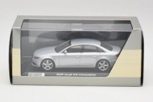 Audi A4 B8 3.2 Quattro Ice Zilver Minichamps 1:43 5010704113 Metaal — afbeelding 4 van 4