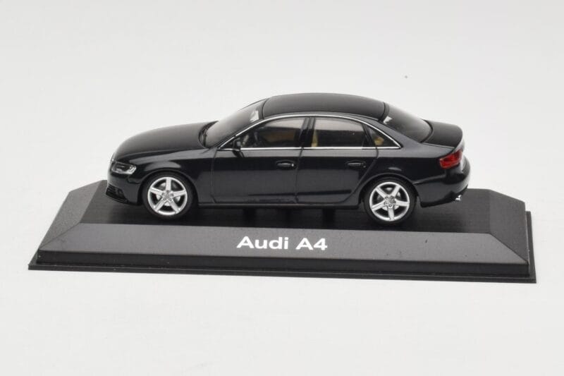Audi A4 B8 3.2 Quattro Phantom Black Minichamps 1:43 5010704133 Metaal