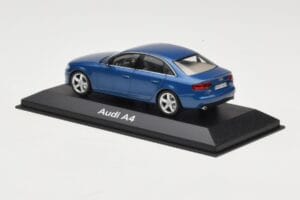 Audi A4 B8 3.2 Quattro Aruba Blue Minichamps 1:43 5010704123 Metaal — afbeelding 3 van 4