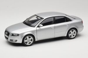 Audi A4 B8 3.2 Quattro Zilver Minichamps 1:18 5010404115 Metaal