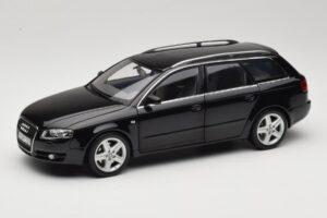 Audi A4 B8 Avant 3.2 Quattro Zwart Minichamps 1:18 5010404225 Metaal