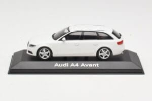 Audi A4 B8 Avant Ibis White Minichamps 1:43 5010804213 Metaal