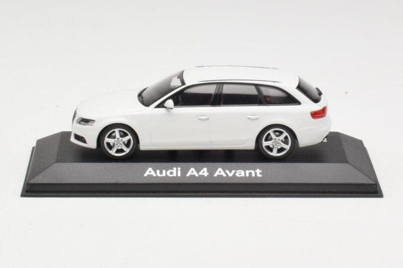 Audi A4 B8 Avant Ibis White Minichamps 1:43 5010804213 Metaal