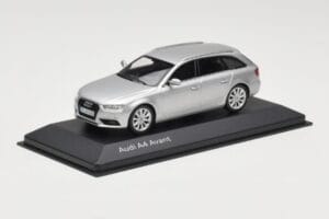 Audi A4 B8 Avant Ice Silver Minichamps 1:43 5011204213 Metaal — afbeelding 2 van 4