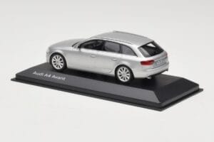 Audi A4 B8 Avant Ice Silver Minichamps 1:43 5011204213 Metaal — afbeelding 3 van 4