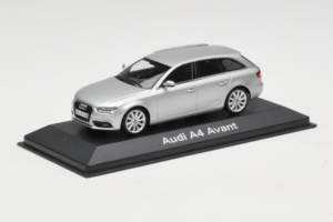 Audi A4 B8 Avant Ice Silver Minichamps 1:43 5011204213-R1 Metaal — afbeelding 2 van 4