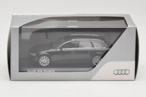 Audi A4 B8 Avant Phantom Black Minichamps 1:43 5011204223 Metaal — afbeelding 4 van 4