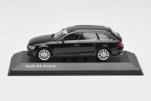 Audi A4 B8 Avant Phantom Black Minichamps 1:43 5011204223 Metaal