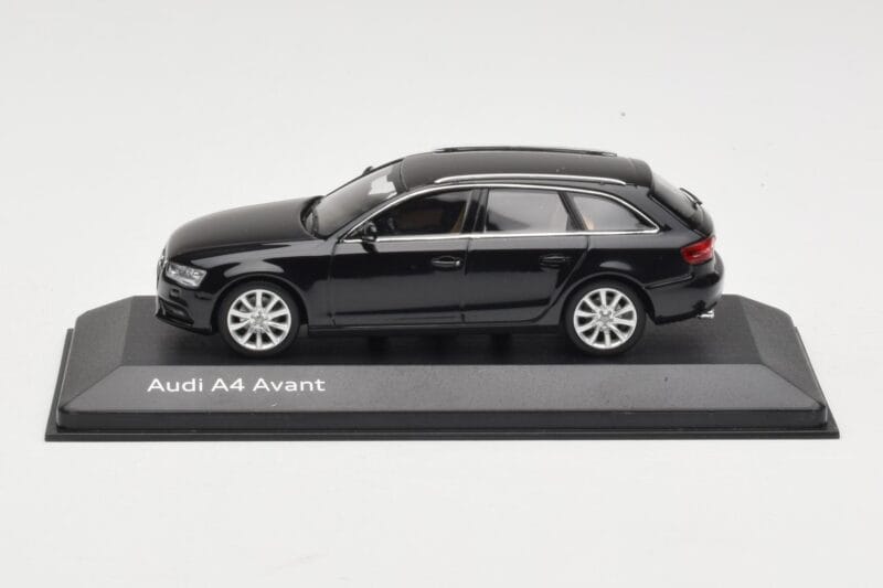 Audi A4 B8 Avant Phantom Black Minichamps 1:43 5011204223 Metaal