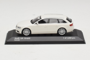 Audi A4 B8 Avant Wit Minichamps 1:43 410011010 Metaal