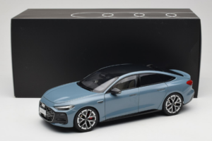Audi A5L Sportback Grijsblauw OEM 1:18 ZAM60004B Metaal — afbeelding 8 van 8