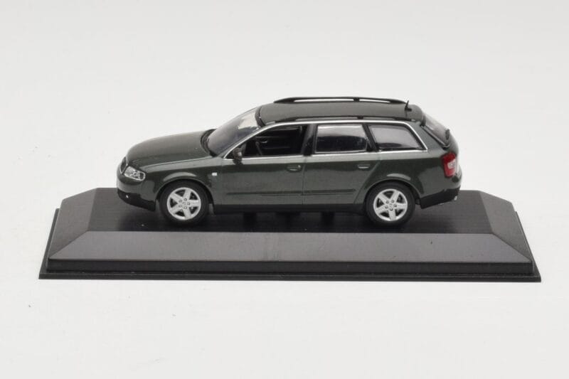 Audi A6 C5 Avant Donkergrijs Minichamps 1:43 AUDI006 Metaal