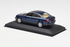 Audi A6 C5 Donkerblauw Minichamps 1:43 132093 Metaal — afbeelding 3 van 4