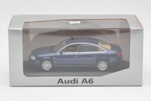 Audi A6 C5 Donkerblauw Minichamps 1:43 132093 Metaal — afbeelding 4 van 4