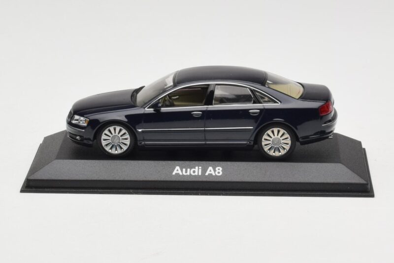 Audi A8 D3 Blue Metallic Light Interior Minichamps 1:43 20000001386003 Metaal
