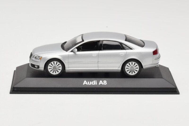 Audi A8 D3 Licht Zilver Minichamps 1:43 5010508113 Metaal