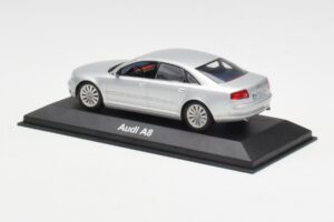 Audi A8 D3 Zilver Minichamps 1:43 20000001386001 Metaal — afbeelding 3 van 4