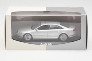 Audi A8 D3 Zilver Minichamps 1:43 20000001386001 Metaal — afbeelding 4 van 4