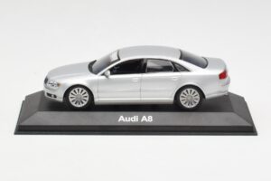 Audi A8 D3 Zilver Minichamps 1:43 20000001386001 Metaal