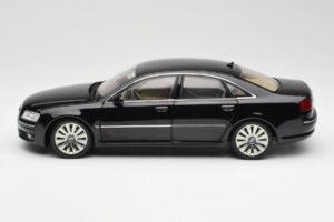 Audi A8 D3 W12 Zwart Kyosho 1:18 09212BK Metaal — afbeelding 4 van 8