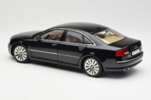 Audi A8 D3 W12 Zwart Kyosho 1:18 09212BK Metaal — afbeelding 7 van 8
