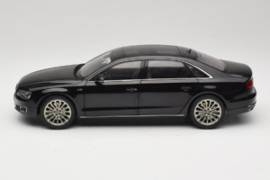 Audi A8L D3 W12 Phantom Black Kyosho 1:18 5011008125 Metaal — afbeelding 4 van 8